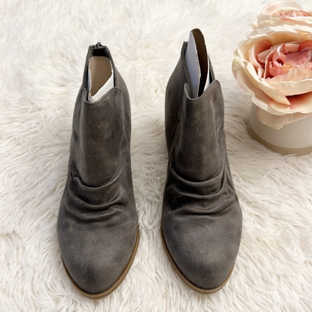 NEW REPORT Clarice Grey heeled ankle bootie women size 6.5 w - Picture 2 of 6